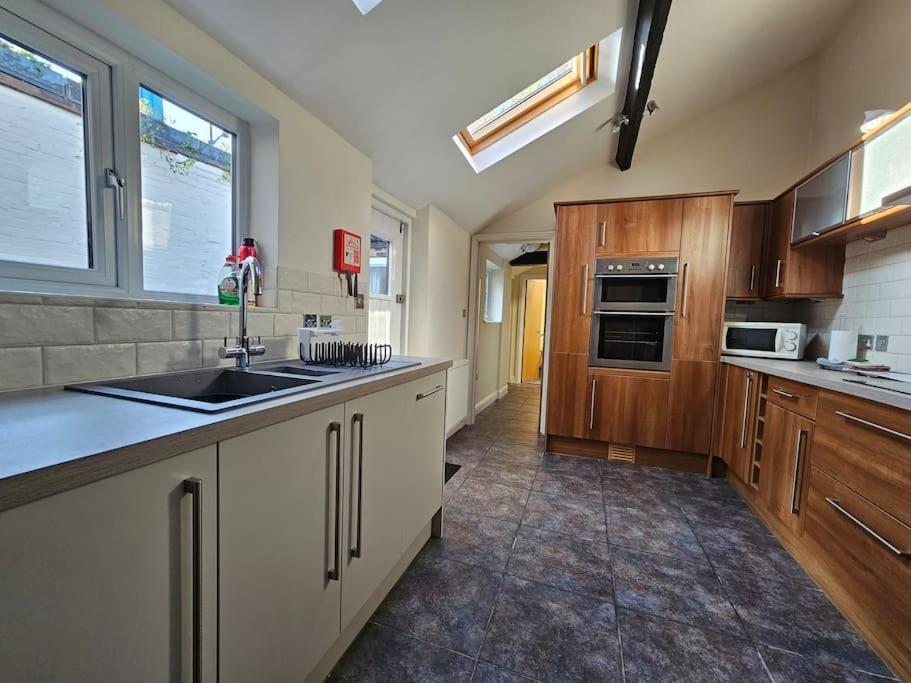 Stratford Centre, Ground Level, Parking Nearby Apartamento Exterior foto